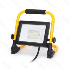LED reflektor 30W s prenosným stojanom